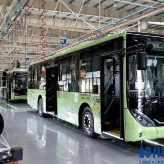 公交车生产线