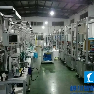 汽车大灯装配线